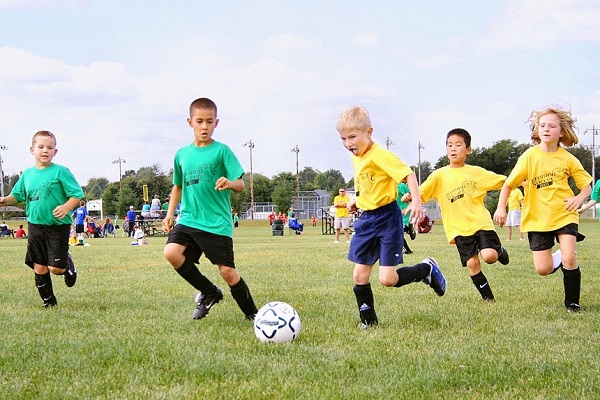OUT DOOR GAMES-FOOT BALL PLAY